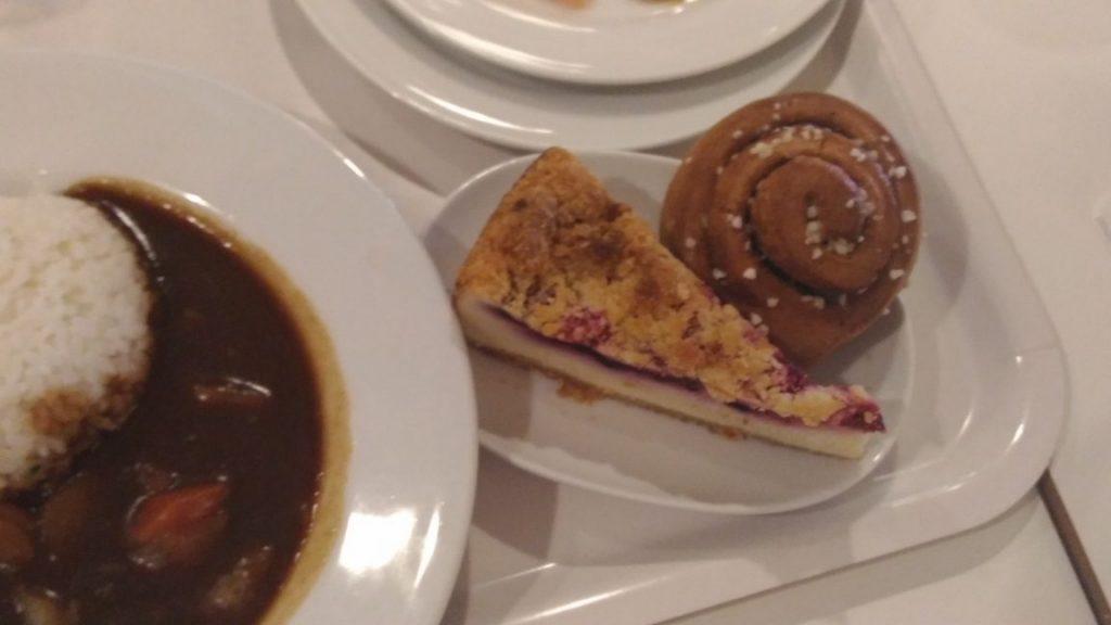 イケア シナモンロール ベリーベリーチーズケーキ